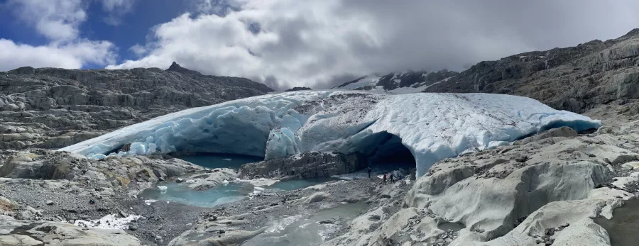 Freshly exposed bedrock at the terminus of Brewster Glacier in March 2023. Andrew Lorrey, CC BY-SA