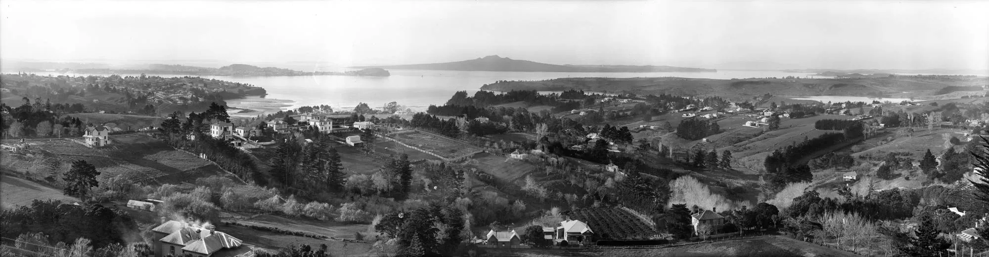 Parnell, Remuera and Hobson Bay from Mount Hobson, 1904. Auckland Libraries Heritage Collections.