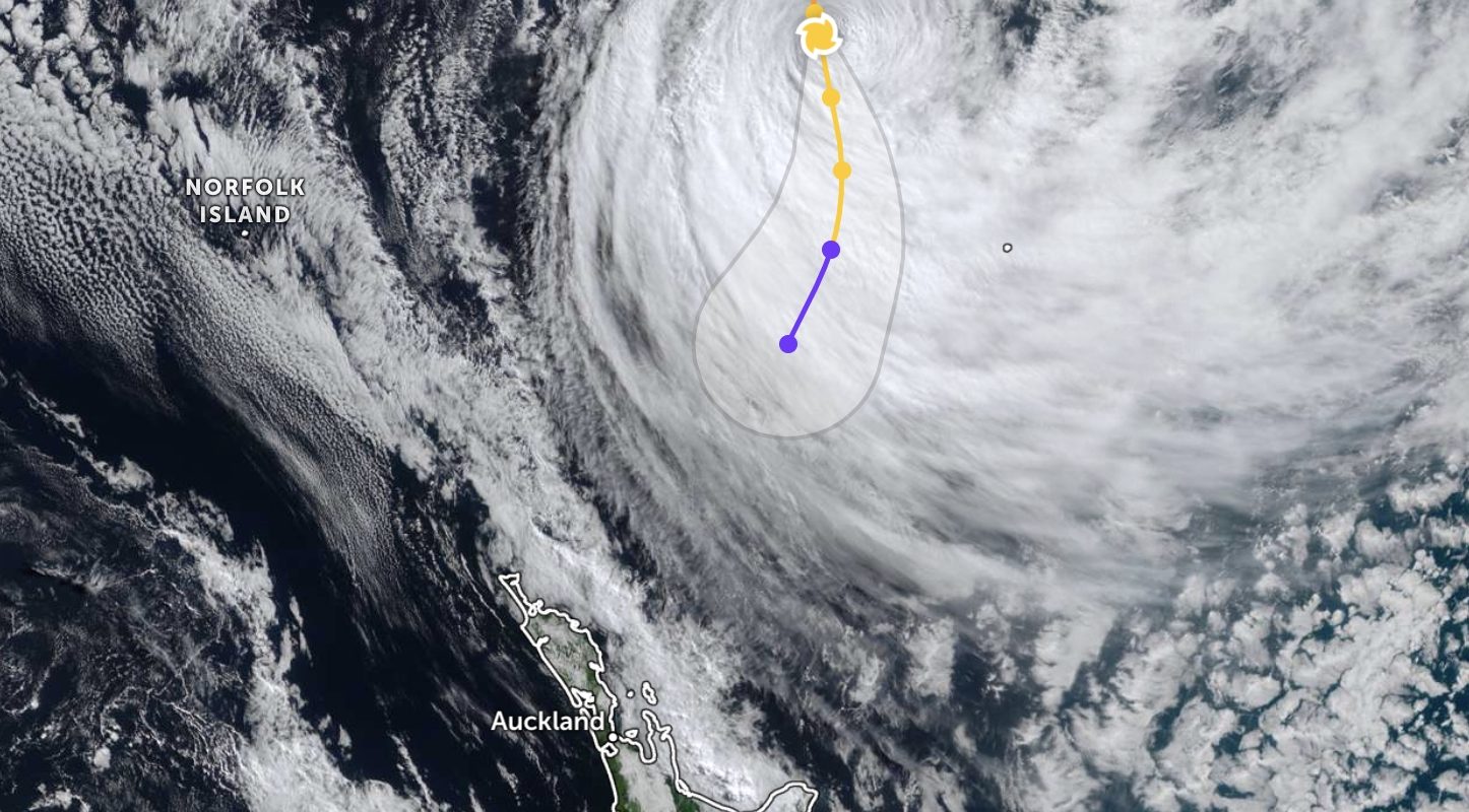 Tropical Cyclone Vaianu - Zoom Earth - 1100 Thu Apr 9