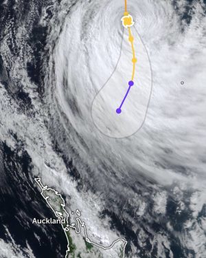 Tropical Cyclone Vaianu - Zoom Earth - 1100 Thu Apr 9