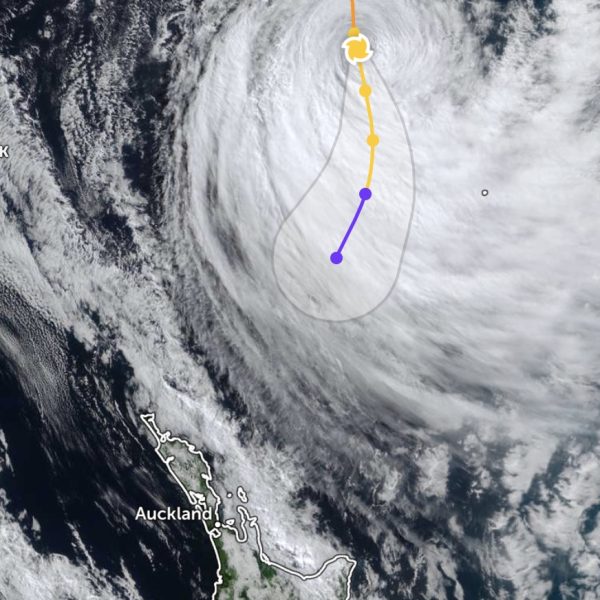 Tropical Cyclone Vaianu - Zoom Earth - 1100 Thu Apr 9